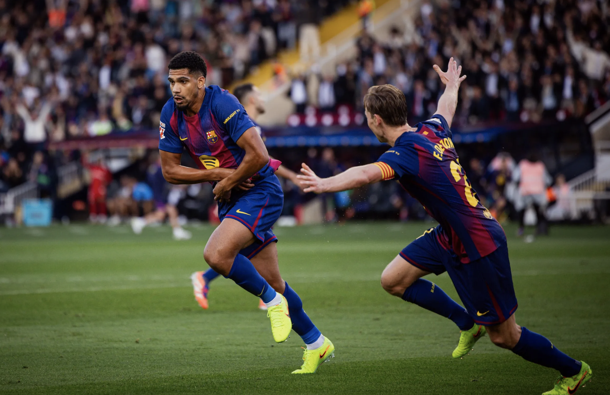 Barcelona nhọc nhằn đánh bại Girona, tái chiếm ngôi đầu bảng La Liga- Ảnh 4. Barcelona nhọc nhằn đánh bại Girona, tái chiếm ngôi đầu bảng La Liga- Ảnh 4.