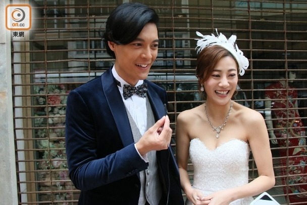 Bắt tại trận cặp mỹ nhân - nam vương showbiz ngoại tình - Ảnh 3. Bắt tại trận cặp mỹ nhân - nam vương showbiz ngoại tình - Ảnh 3.