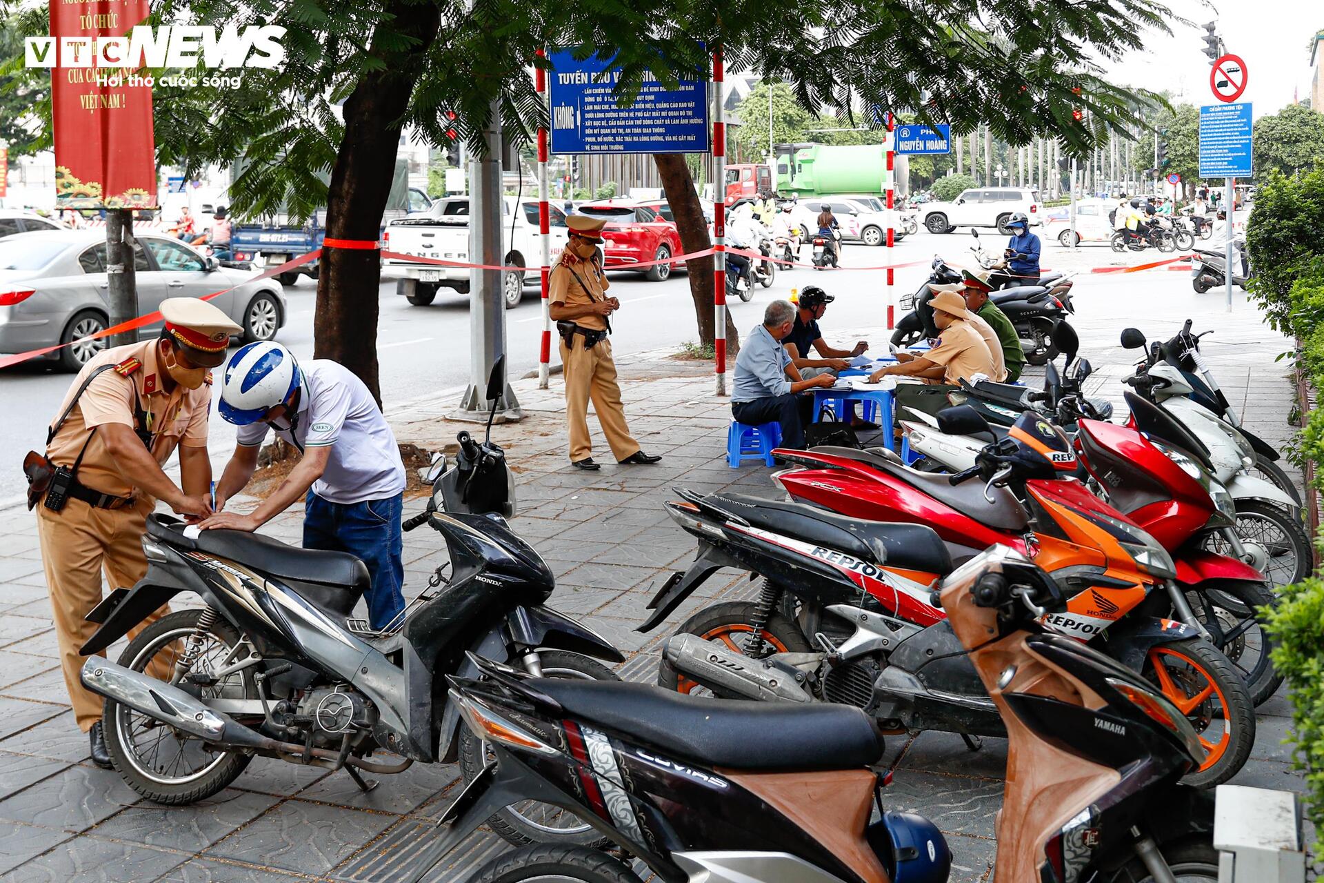 Tài xế vi phạm nồng độ cồn than ‘vừa chấp hành xong án tù, chưa nắm rõ luật’- Ảnh 15. Tài xế vi phạm nồng độ cồn than ‘vừa chấp hành xong án tù, chưa nắm rõ luật’- Ảnh 15.