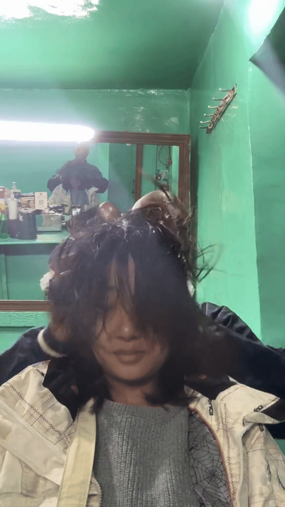 Gội đầu, massage cổ vai gáy ở Ấn Độ giá 45.000 đồng: Ở Việt Nam còn nghe tiếng "bốp, bốp"- Ảnh 2. Gội đầu, massage cổ vai gáy ở Ấn Độ giá 45.000 đồng: Ở Việt Nam còn nghe tiếng "bốp, bốp"- Ảnh 2.