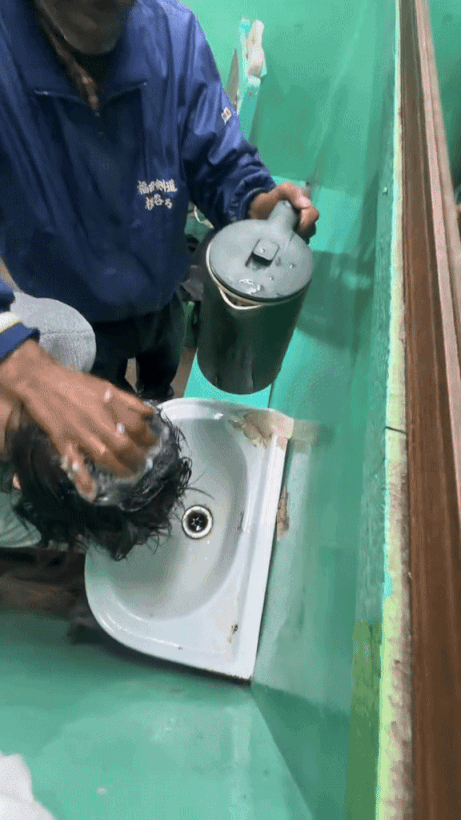 Gội đầu, massage cổ vai gáy ở Ấn Độ giá 45.000 đồng: Ở Việt Nam còn nghe tiếng "bốp, bốp"- Ảnh 5. Gội đầu, massage cổ vai gáy ở Ấn Độ giá 45.000 đồng: Ở Việt Nam còn nghe tiếng "bốp, bốp"- Ảnh 5.