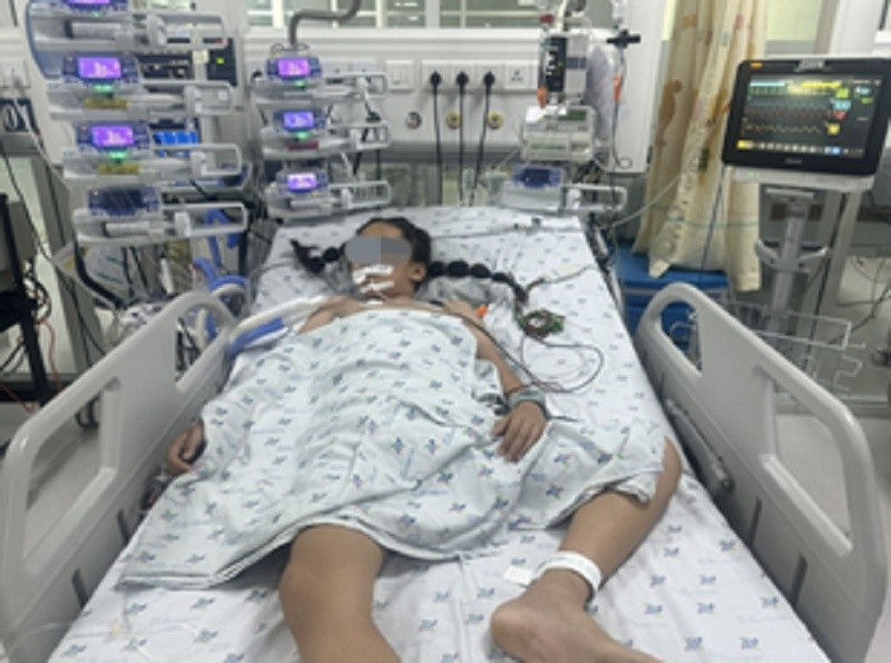Bé Gái Đột Ngột Nguy Kịch Khi Đang Chạy Thể Dục Buổi Sáng- Ảnh 1. Bé Gái Đột Ngột Nguy Kịch Khi Đang Chạy Thể Dục Buổi Sáng- Ảnh 1.