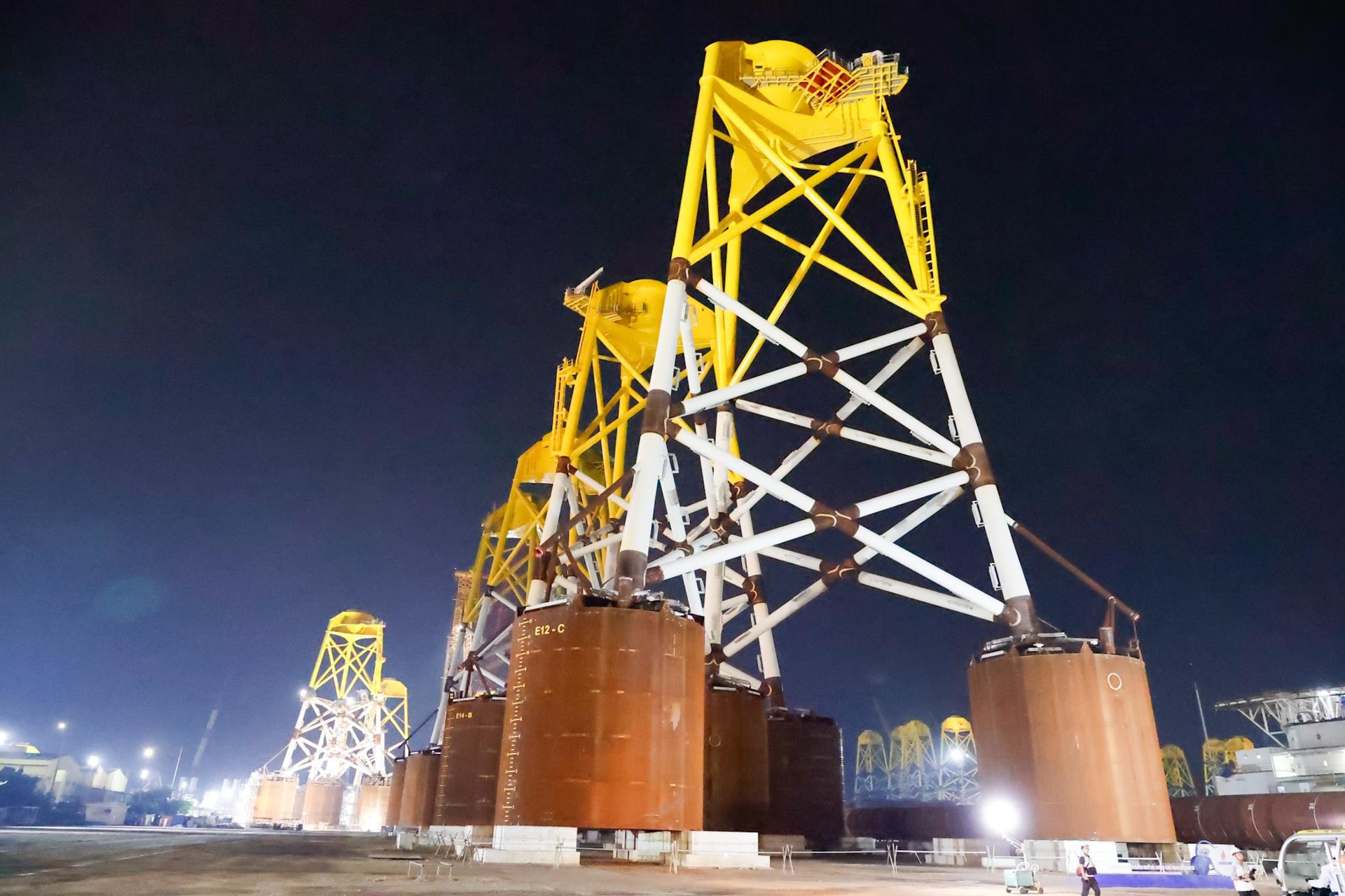 Bộ Công Thương muốn nâng tỷ lệ bao tiêu đầu ra điện gió ngoài khơi từ 80% lên 90%, VinEnergo muốn 100% - Ảnh 1. Bộ Công Thương muốn nâng tỷ lệ bao tiêu đầu ra điện gió ngoài khơi từ 80% lên 90%, VinEnergo muốn 100% - Ảnh 1.