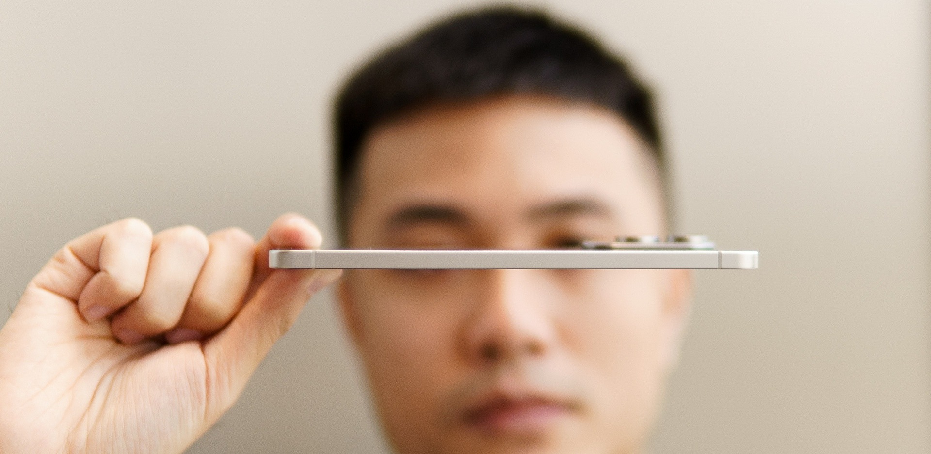 iPhone Air: Người Việt ch&ecirc;, người Trung m&ecirc;- Ảnh 7.