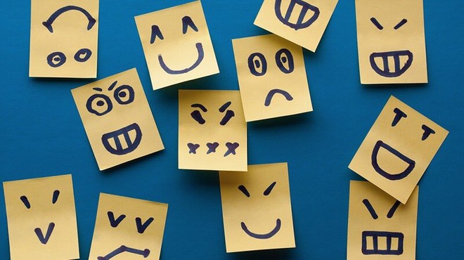 Cách cầm điện thoại nói lên tính cách khác biệt gì ở bạn?- Ảnh 2.