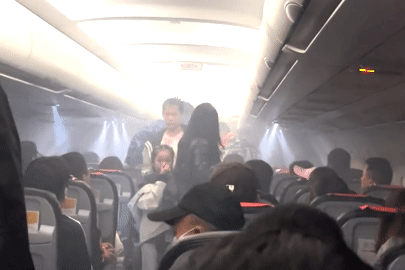 Lý do Vietnam Airlines, Vietjet Air cấm dùng pin sạc dự phòng trên chuyến bay- Ảnh 2. Lý do Vietnam Airlines, Vietjet Air cấm dùng pin sạc dự phòng trên chuyến bay- Ảnh 2.