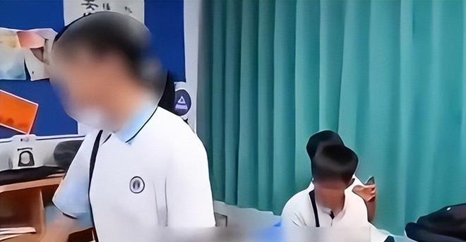 Nữ sinh đổ 2 chai nước lên đầu bạn còn thách thức "biết bố tôi làm nghề gì không", trường vào cuộc điều tra: Sự thất bẽ bàng!- Ảnh 2.