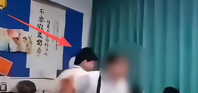 Nữ sinh đổ 2 chai nước lên đầu bạn còn thách thức "biết bố tôi làm nghề gì không", trường vào cuộc điều tra: Sự thất bẽ bàng!- Ảnh 1.