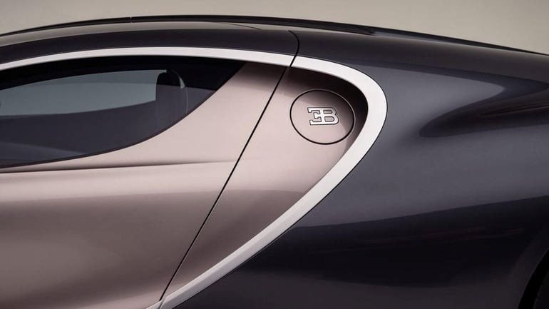 Tesla sản xuất một chiếc xe mất 17 giây, còn hãng này lại mất 300 giờ mới chế tạo xong một chiếc tay nắm cửa ô tô- Ảnh 2.