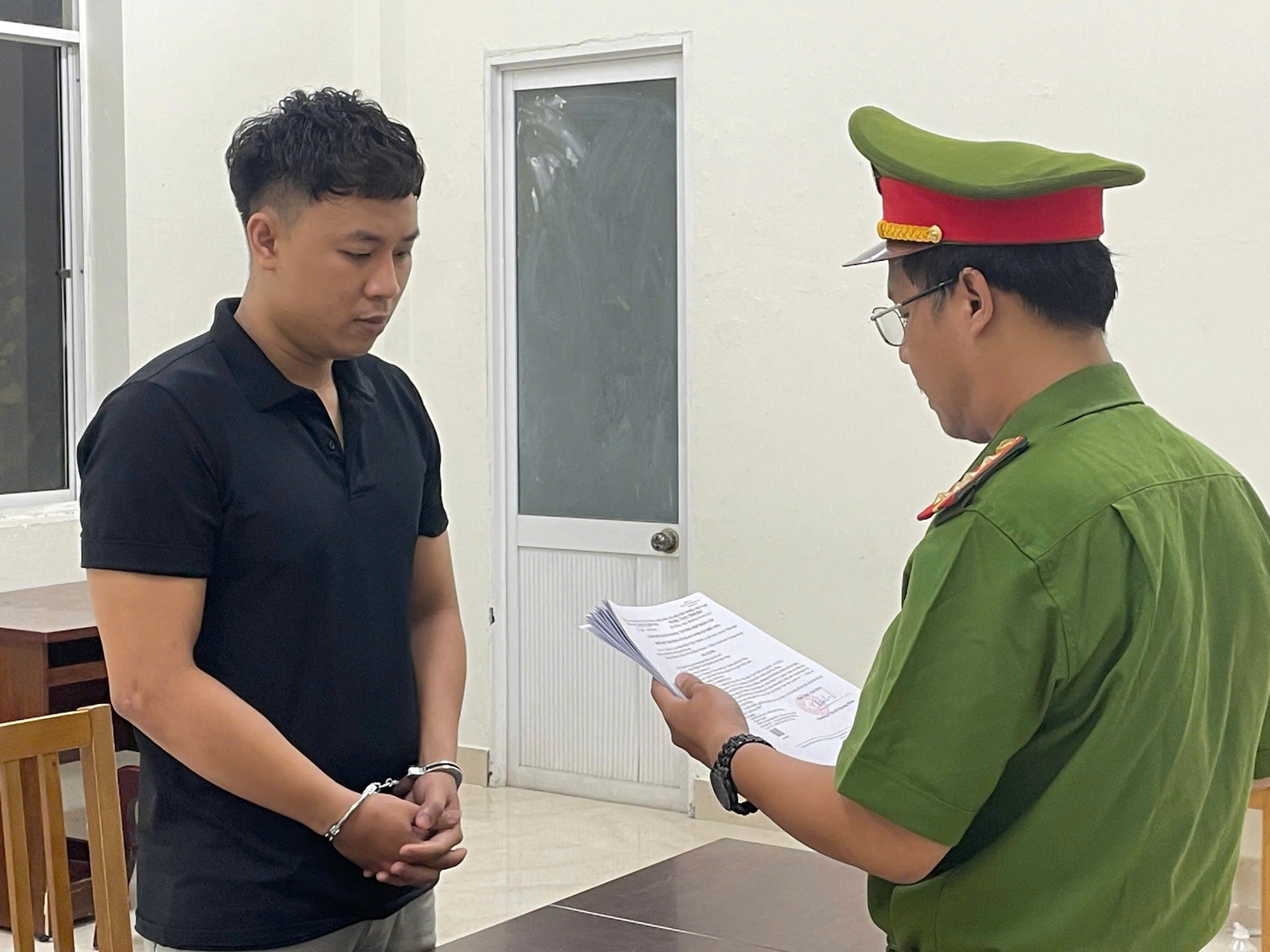 Bắt khẩn cấp Nguyễn Văn Thân - nam thanh niên giả danh công an, hiếp dâm thiếu nữ 18 tuổi- Ảnh 1. Bắt khẩn cấp Nguyễn Văn Thân - nam thanh niên giả danh công an, hiếp dâm thiếu nữ 18 tuổi- Ảnh 1.