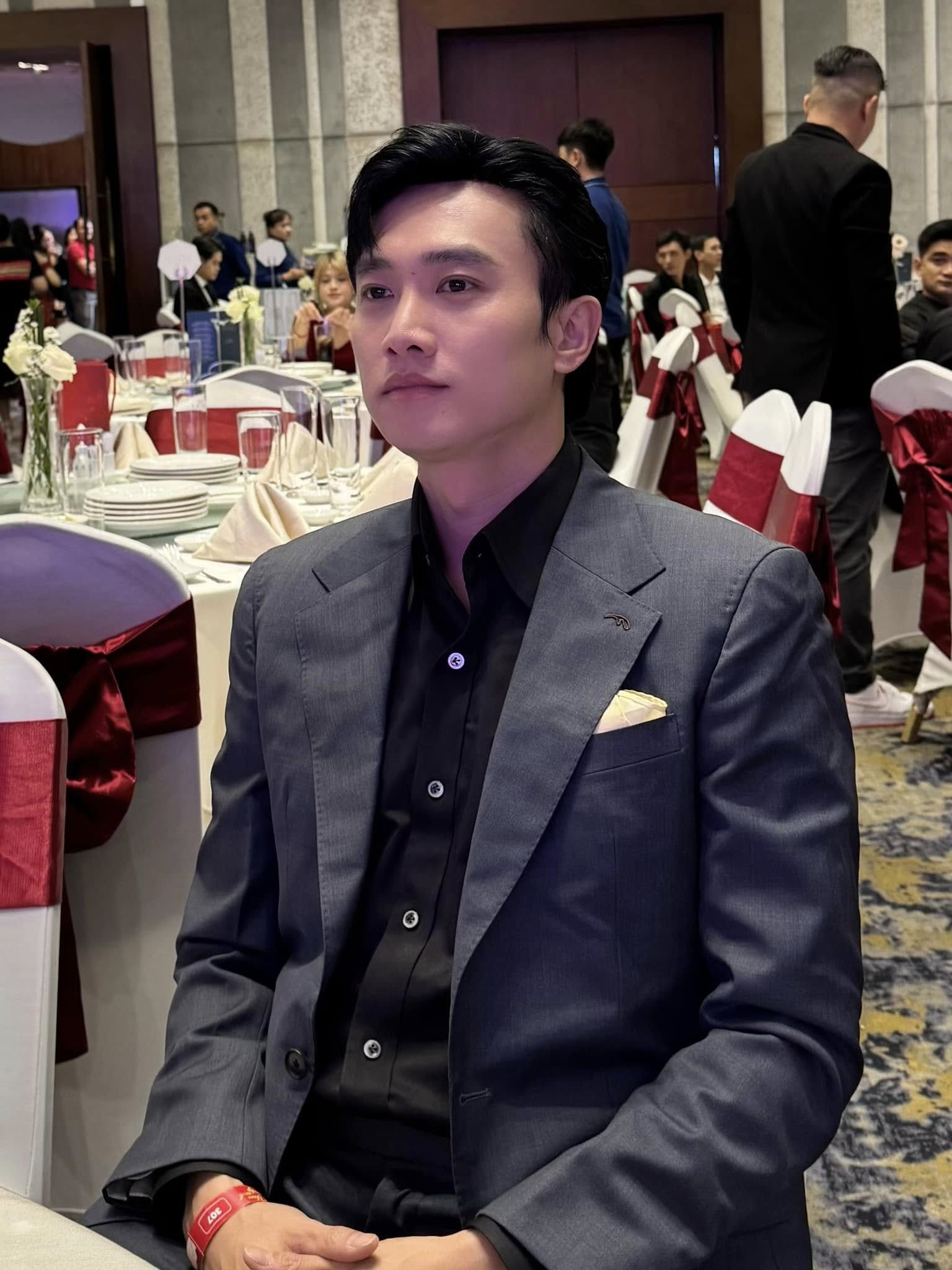 Việt Nam c&oacute; 1 tổng t&agrave;i vừa đẹp vừa gi&agrave;u ngang ngửa Trần Vỹ Đ&igrave;nh: Ở biệt thự 7000m2, trẻ m&atilde;i kh&ocirc;ng gi&agrave; suốt 15 năm- Ảnh 9.