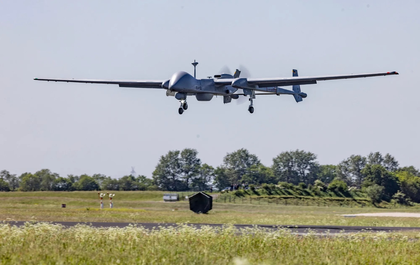 H&agrave;ng loạt m&aacute;y bay kh&ocirc;ng người l&aacute;i lạ xuất hiện tr&ecirc;n c&aacute;c địa điểm trọng yếu ở Đức- Ảnh 1.