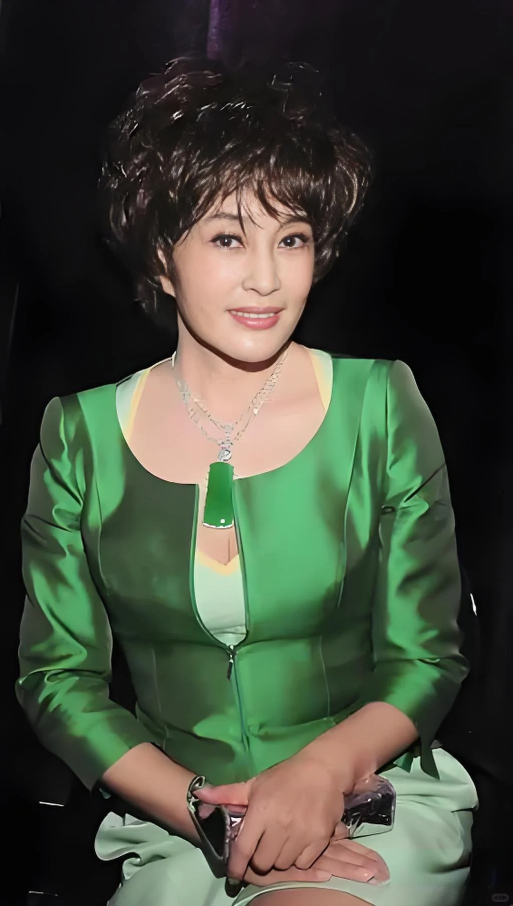 Vì sao Lưu Hiểu Khánh được mệnh danh là “Nữ hoàng phỉ thúy” của showbiz Hoa ngữ?- Ảnh 6.