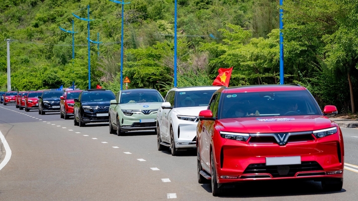 Nửa đầu 2025: Tiêu thụ nhiên liệu trung bình 4,42 lít/100 km, vượt mục tiêu 2030- Ảnh 1.