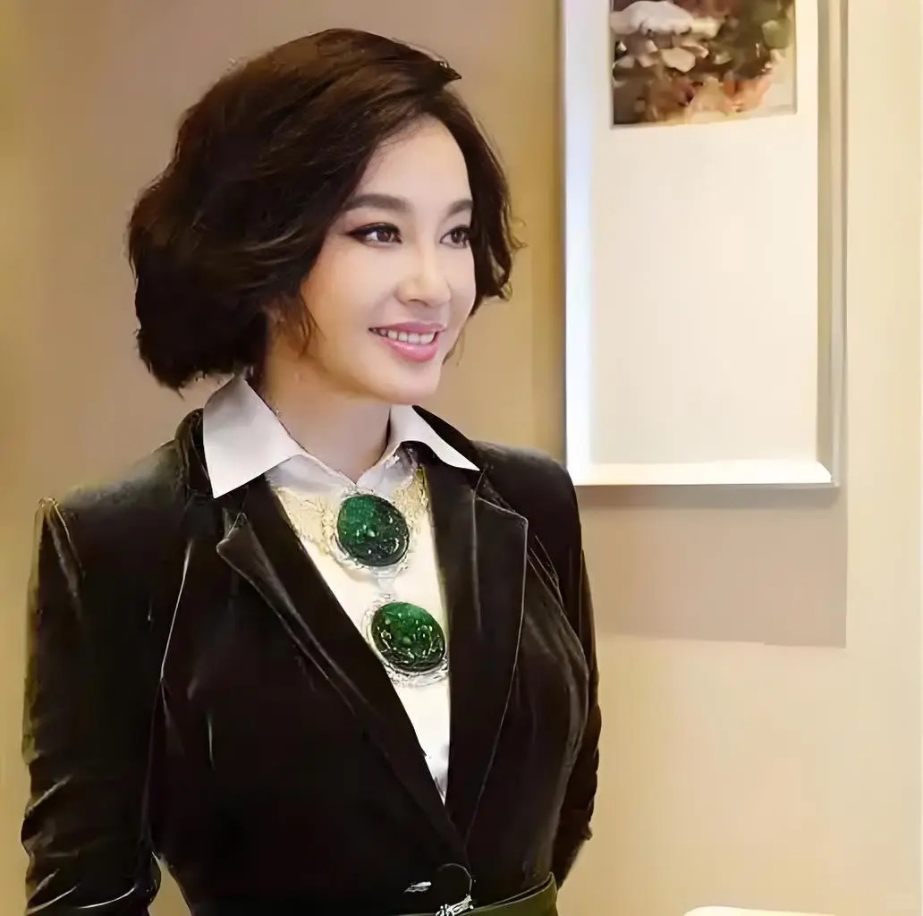Vì sao Lưu Hiểu Khánh được mệnh danh là “Nữ hoàng phỉ thúy” của showbiz Hoa ngữ?- Ảnh 8.