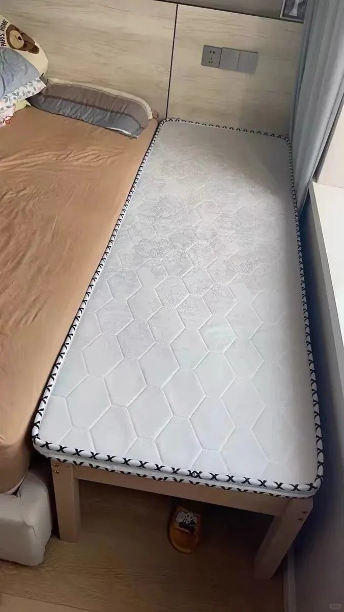 C&uacute; sốc về chiếc giường của bạn trai v&agrave; người lạ ở trong căn ph&ograve;ng 20m2 khi l&ecirc;n th&agrave;nh phố nhập học- Ảnh 5.