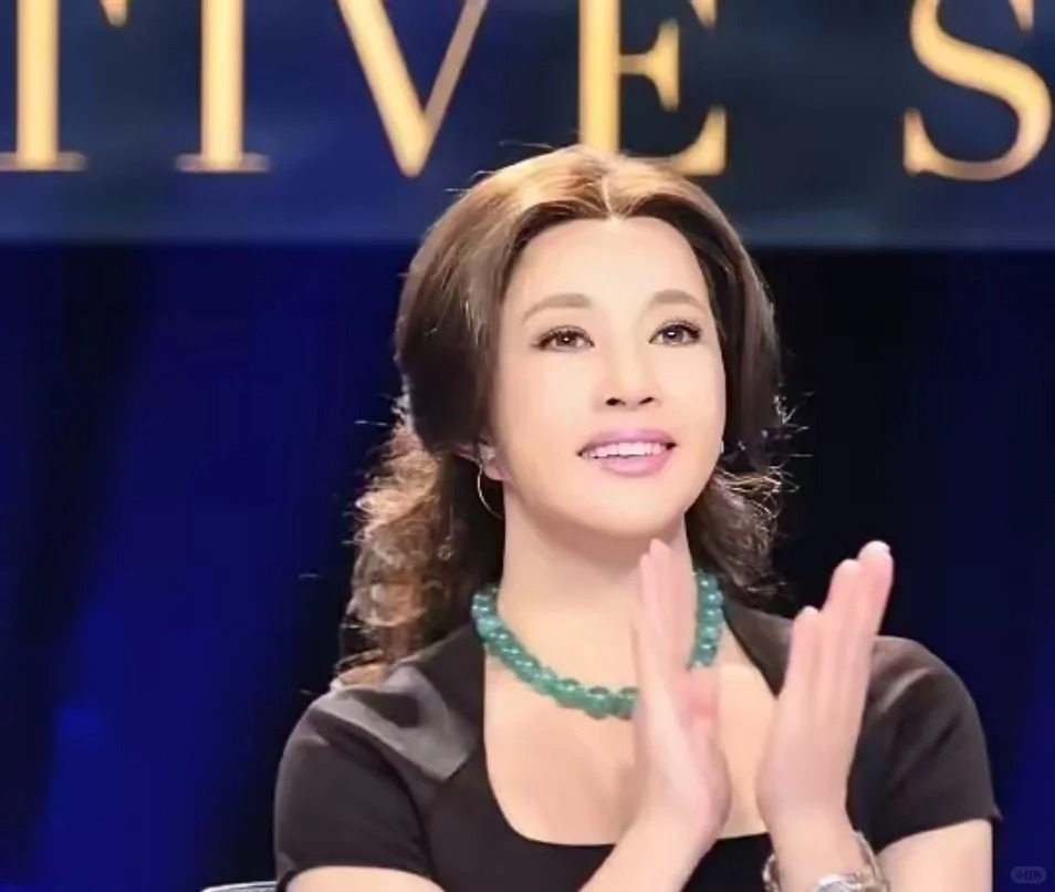 Vì sao Lưu Hiểu Khánh được mệnh danh là “Nữ hoàng phỉ thúy” của showbiz Hoa ngữ?- Ảnh 10.