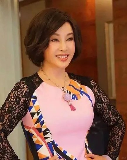 Vì sao Lưu Hiểu Khánh được mệnh danh là “Nữ hoàng phỉ thúy” của showbiz Hoa ngữ?- Ảnh 12.