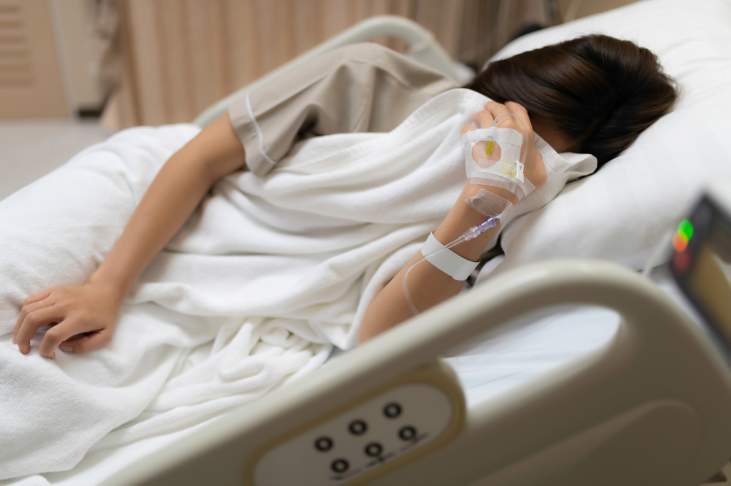 Mới 35 tuổi đã mắc ung thư giai đoạn cuối: Bác sĩ chỉ ra “thủ phạm”, không phải hút thuốc hay uống rượu- Ảnh 1.