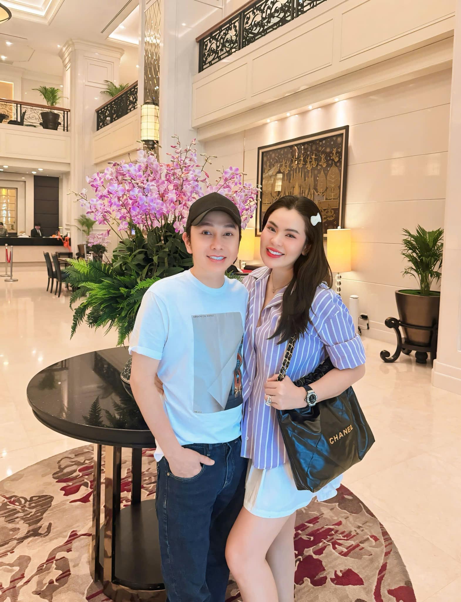 Nam NSƯT yêu Hoa hậu đã có 3 con: Được chuyển giao 2 công ty, ở biệt thự xa hoa 200 tỷ- Ảnh 5. Nam NSƯT yêu Hoa hậu đã có 3 con: Được chuyển giao 2 công ty, ở biệt thự xa hoa 200 tỷ- Ảnh 5.