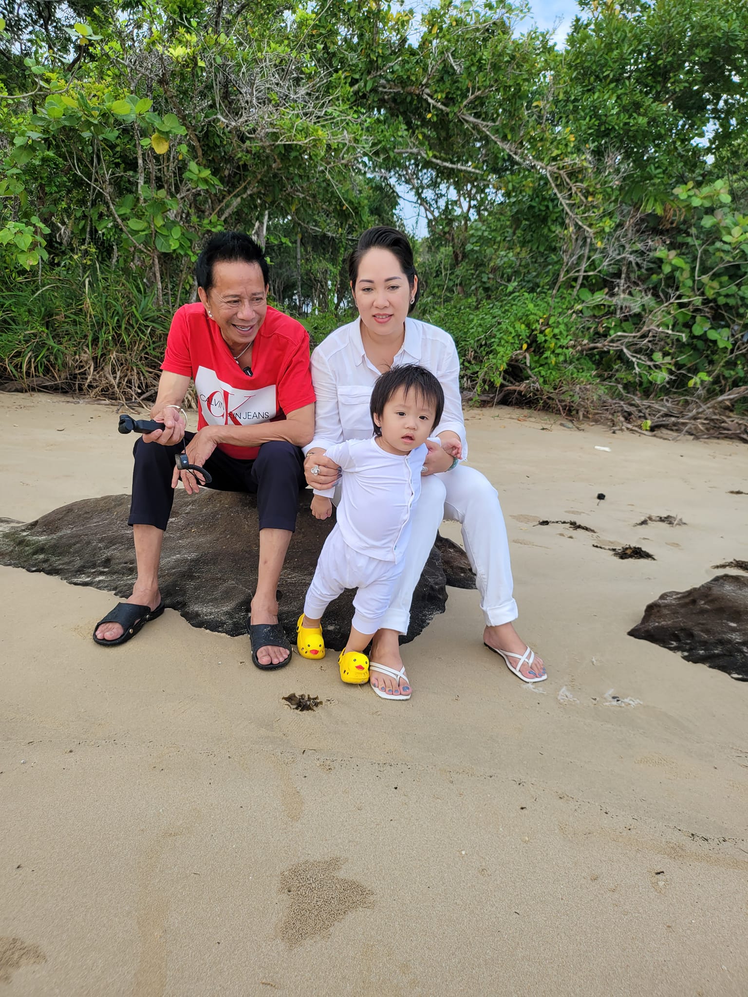 Nhan sắc vợ 3, kém 29 tuổi của “vua hài” từng cầm 300 cây vàng mua siêu xe, giờ bán cơm tấm- Ảnh 8.