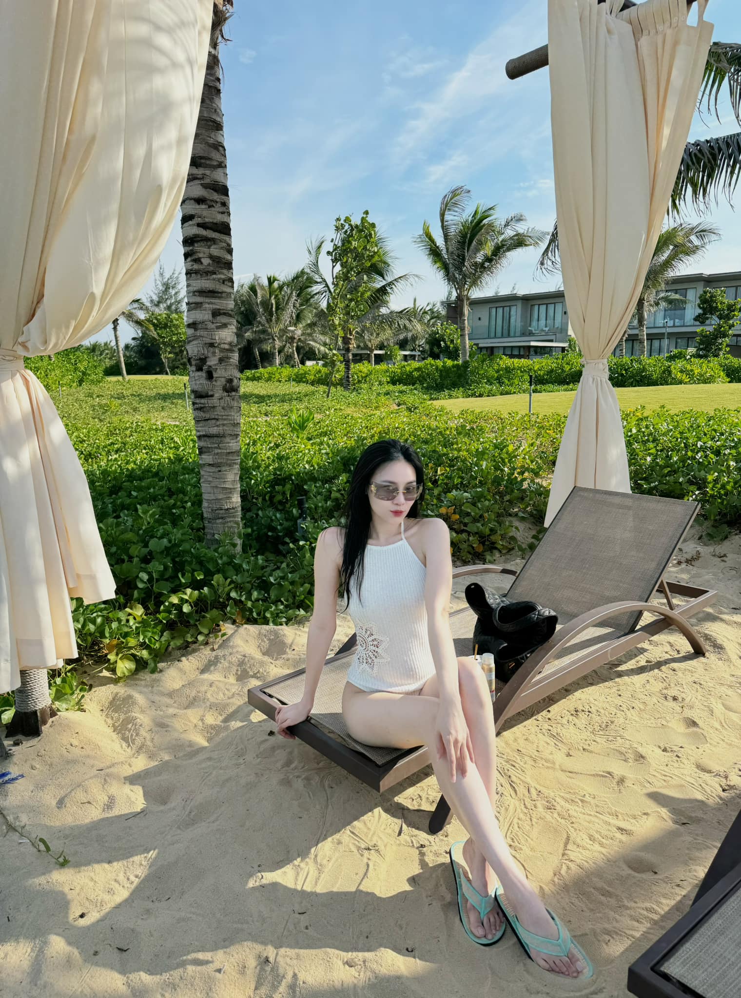 Nhan sắc nóng bỏng của ngọc nữ "hot" nhất nhì Vbiz, xây biệt thự 2 mặt tiền ở TP.HCM, U40 chưa chồng- Ảnh 16.