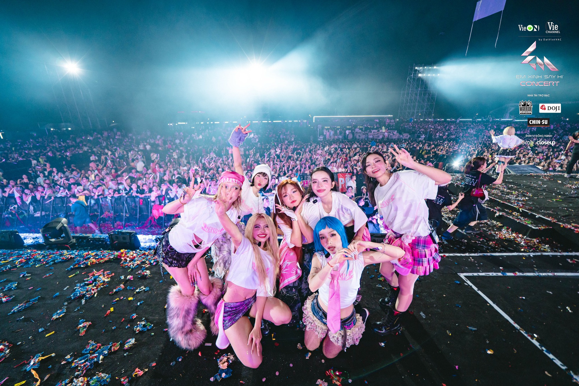 Tình hình bán vé concert Em Xinh ở Mỹ Đình gây lo lắng- Ảnh 7. Tình hình bán vé concert Em Xinh ở Mỹ Đình gây lo lắng- Ảnh 7.