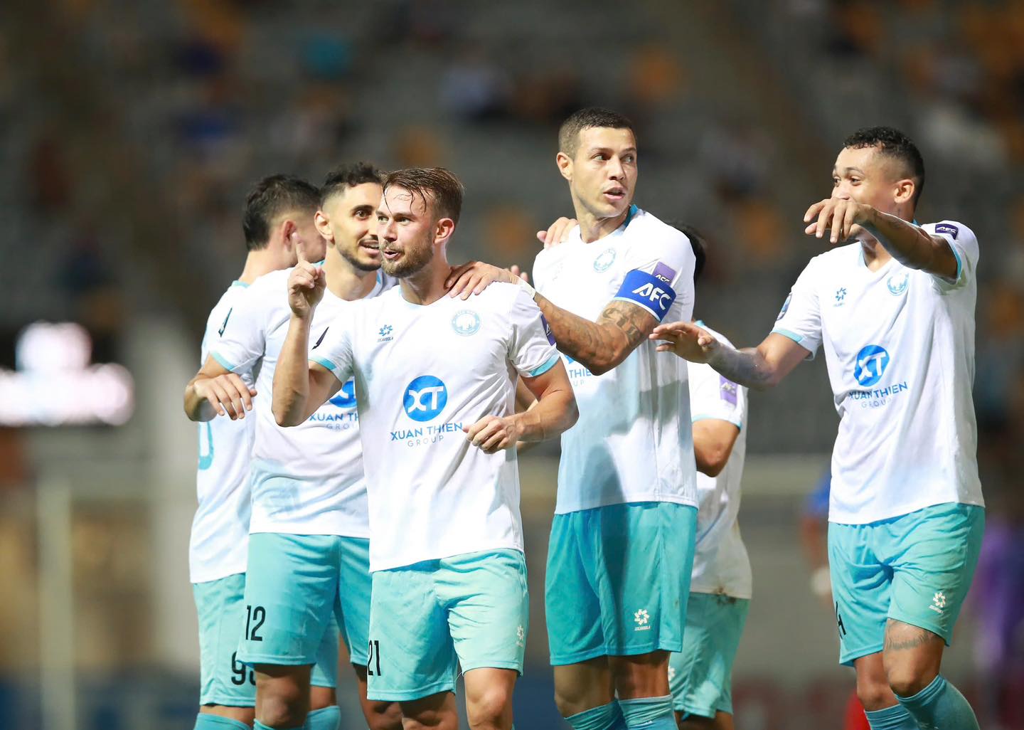 Dùng “siêu đội hình” độc nhất vô nhị, đội bóng Việt Nam toàn thắng tại giải châu Á- Ảnh 1. Dùng “siêu đội hình” độc nhất vô nhị, đội bóng Việt Nam toàn thắng tại giải châu Á- Ảnh 1.