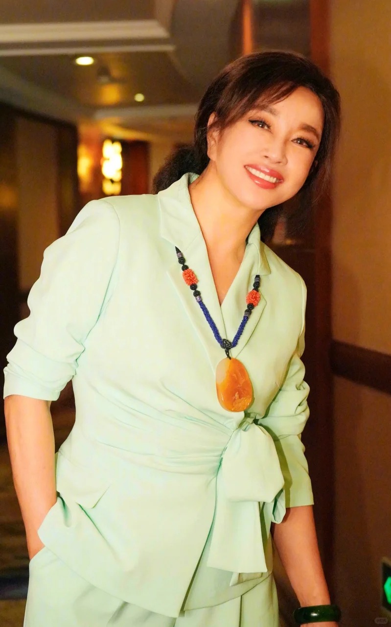 Vì sao Lưu Hiểu Khánh được mệnh danh là “Nữ hoàng phỉ thúy” của showbiz Hoa ngữ?- Ảnh 5.