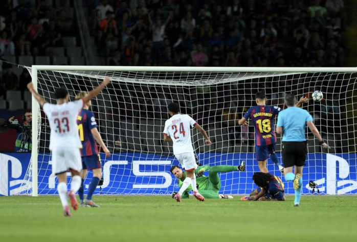 PSG ngược dòng siêu đỉnh, hạ chủ nhà Barcelona tại Montjuïc- Ảnh 3. PSG ngược dòng siêu đỉnh, hạ chủ nhà Barcelona tại Montjuïc- Ảnh 3.