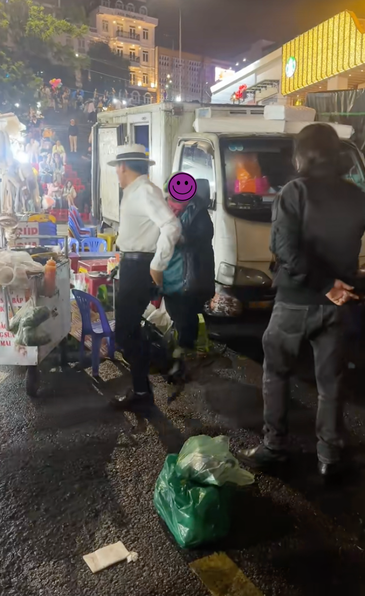 Cần câu cơm của “tổng tài chợ đêm Đà Lạt” bị tịch thu- Ảnh 4. Cần câu cơm của “tổng tài chợ đêm Đà Lạt” bị tịch thu- Ảnh 4.