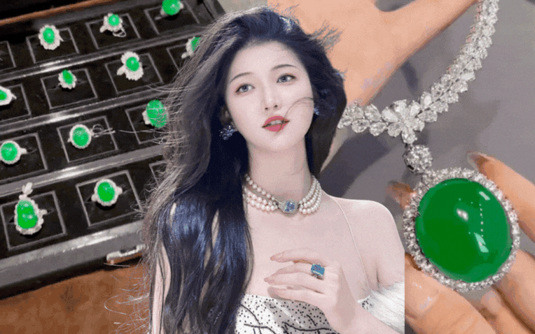 “Rửa mắt” với cuộc sống xa hoa của phú bà U35: Shopping ngọc ngà châu báu, tậu 99 món vàng ròng và biệt phủ cho con gái 3 tuổi!- Ảnh 1.