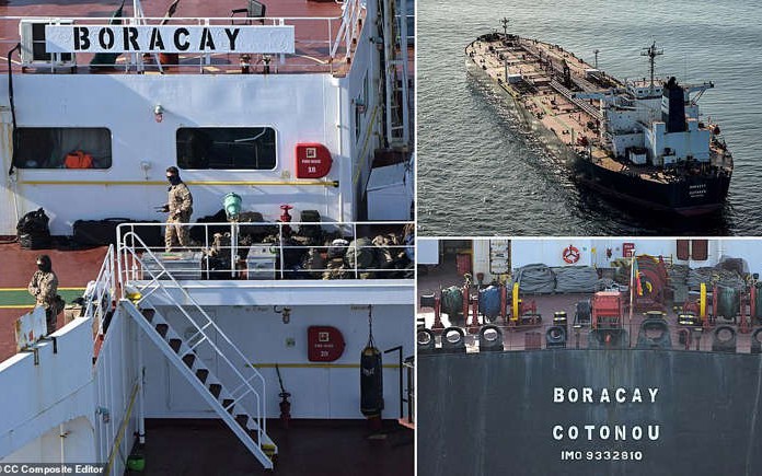 AFP: Hải quân Pháp đổ bộ tàu 'hạm đội bóng tối' của Nga, bắt giữ 2 người