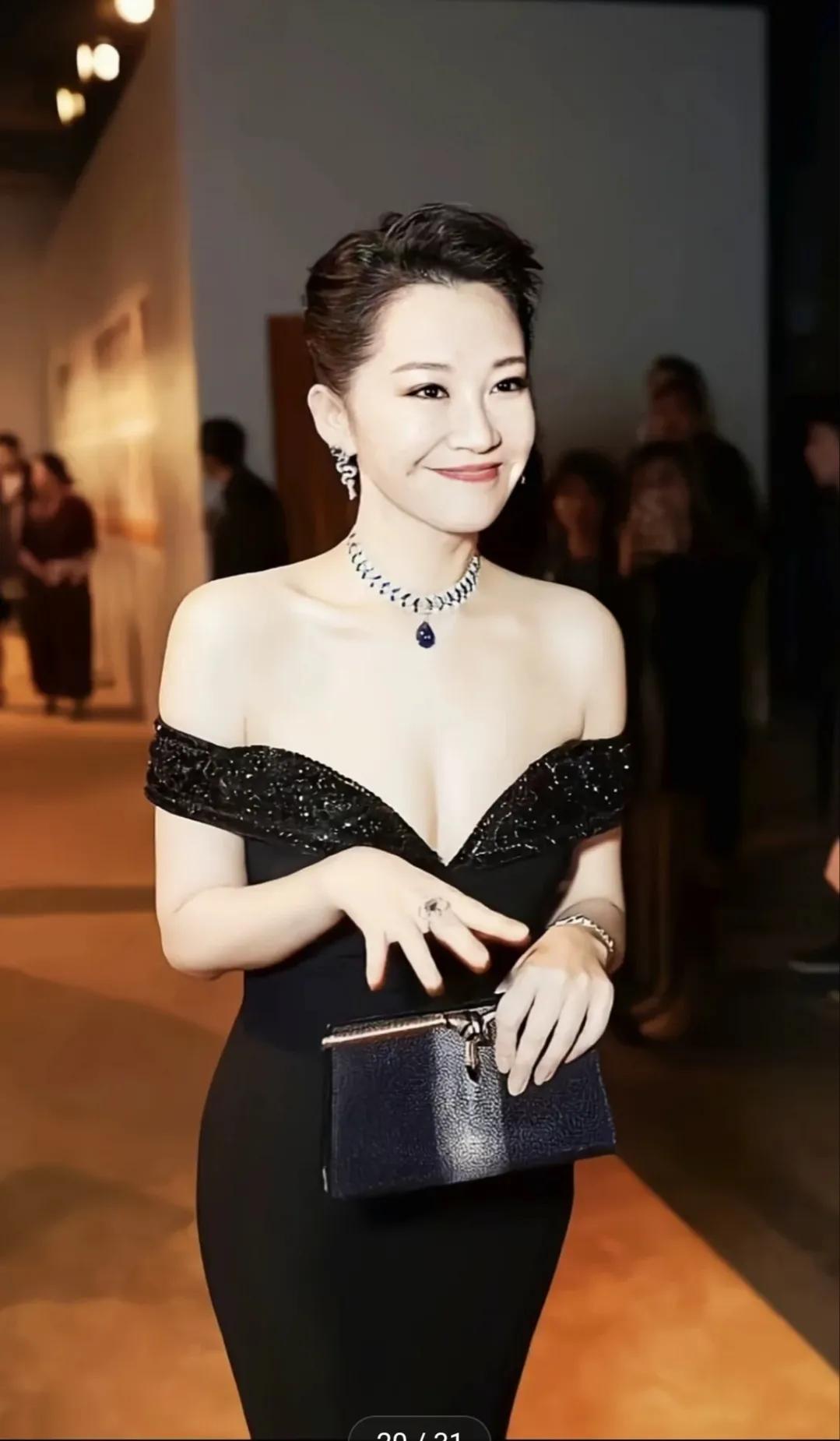 Không ai dám cưới "nữ thần" Tiếu Ngạo Giang Hồ vì lí do tế nhị này- Ảnh 8. Không ai dám cưới "nữ thần" Tiếu Ngạo Giang Hồ vì lí do tế nhị này- Ảnh 8.