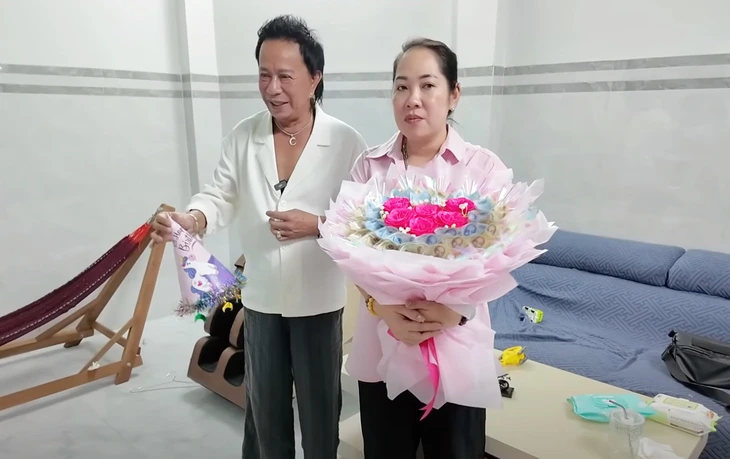 Nhan sắc vợ 3, kém 29 tuổi của “vua hài” từng cầm 300 cây vàng mua siêu xe, giờ bán cơm tấm- Ảnh 11.