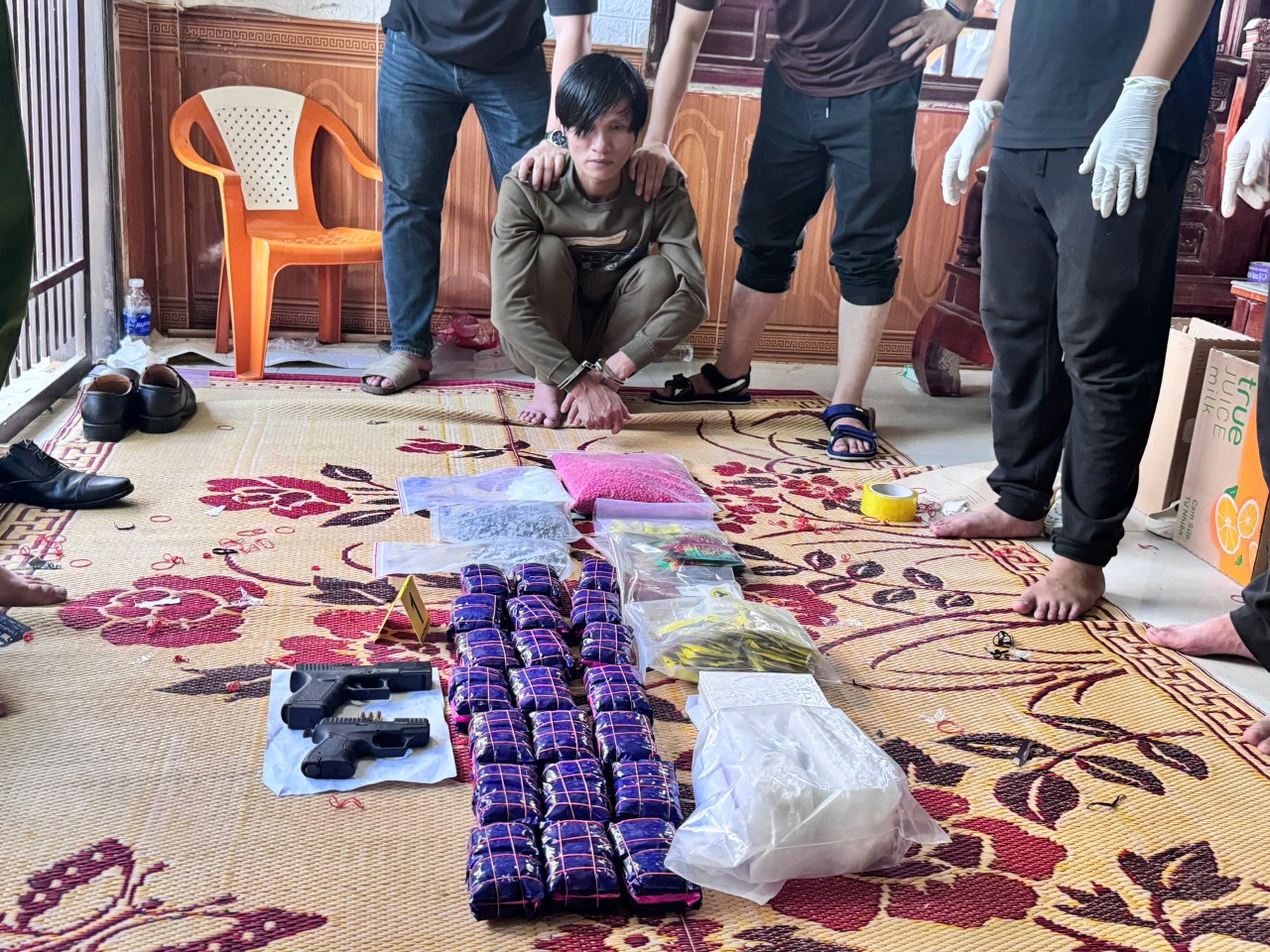 Bắt giữ trùm ma túy và súng quân dụng ở Quảng Trị- Ảnh 1.