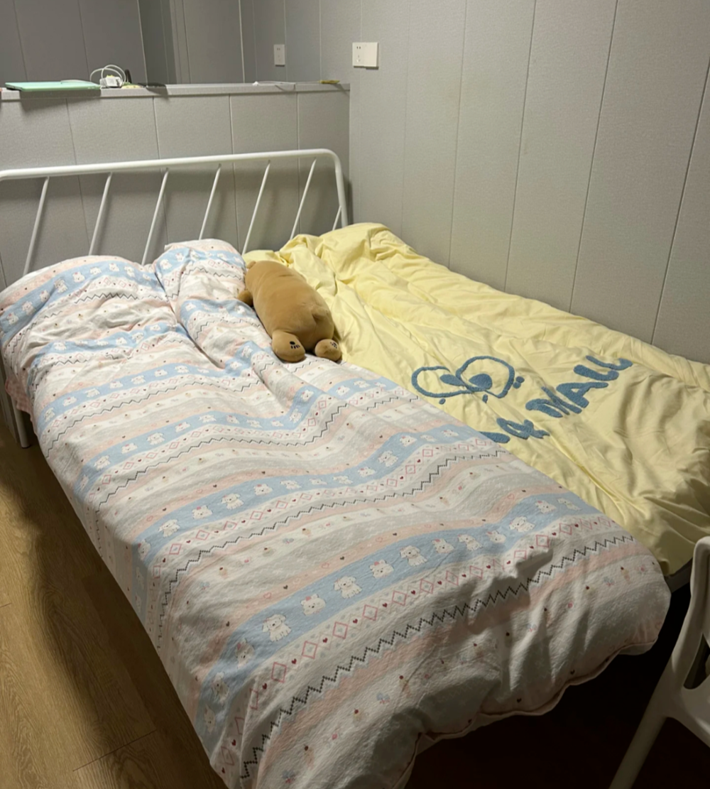 C&uacute; sốc về chiếc giường của bạn trai v&agrave; người lạ ở trong căn ph&ograve;ng 20m2 khi l&ecirc;n th&agrave;nh phố nhập học- Ảnh 6.