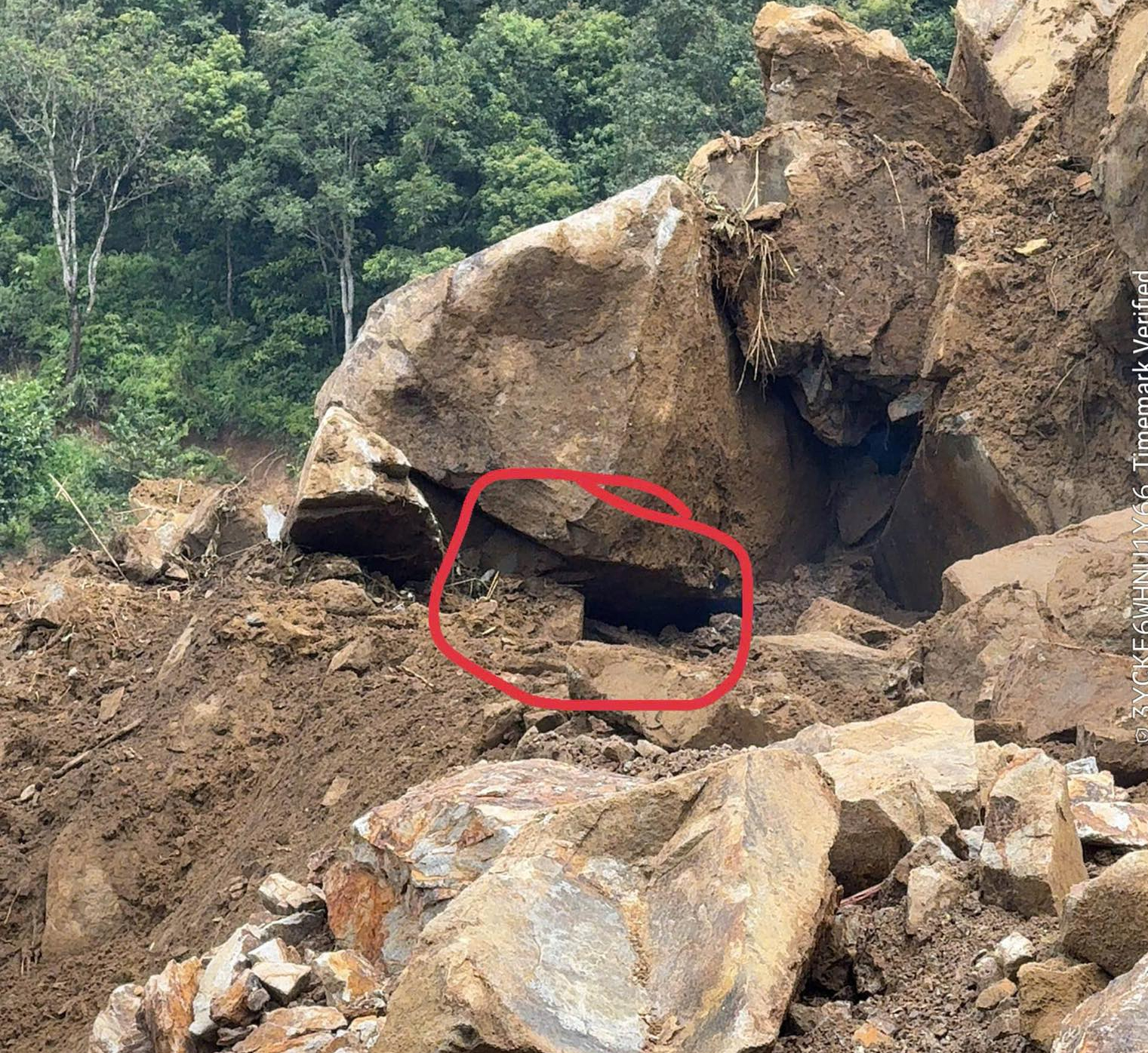 Đã tìm thấy chiếc xe bán tải mất tích, hi vọng một phép màu với 3 nạn nhân bên trong- Ảnh 7.