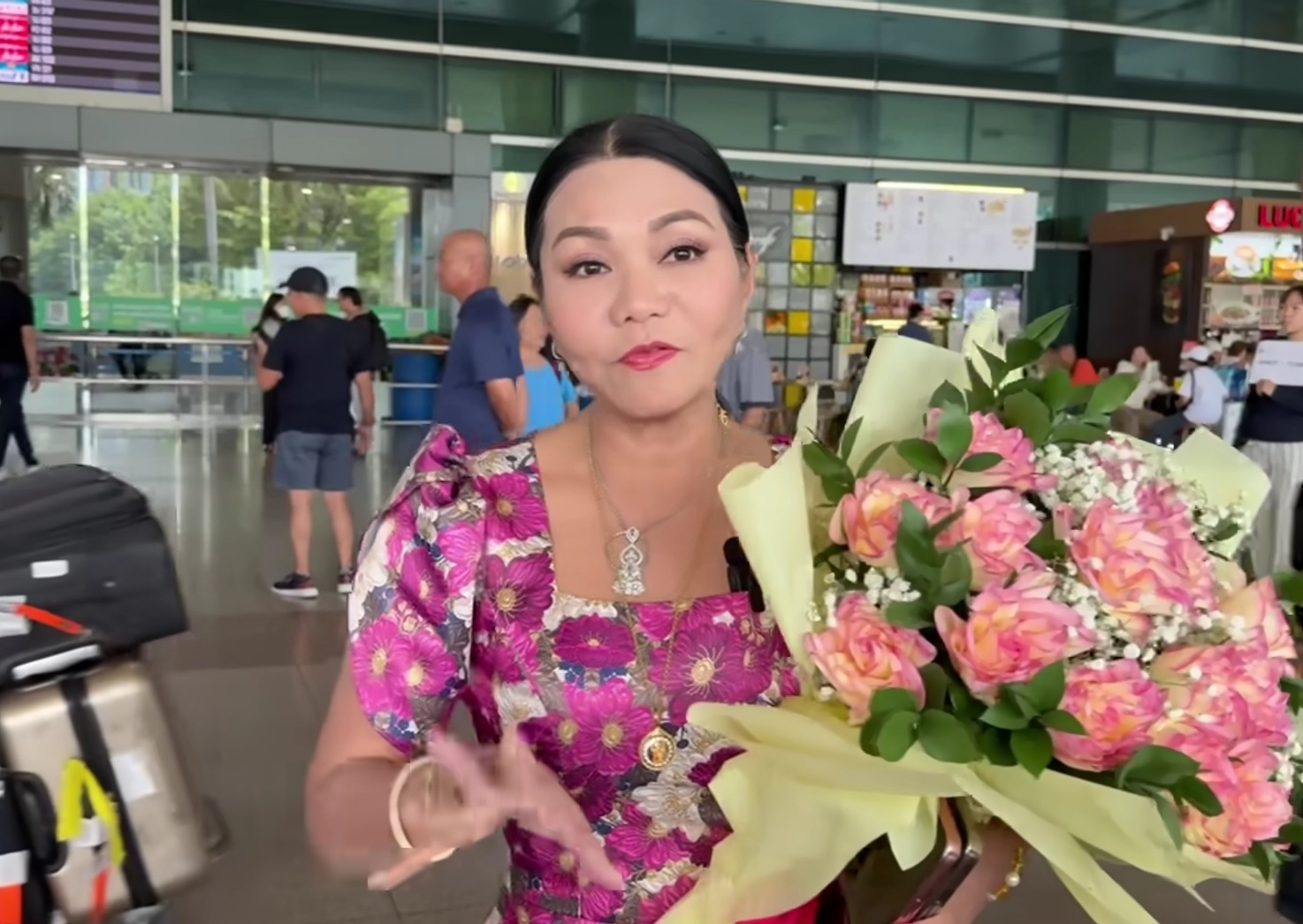 Nữ NSƯT sang Mỹ, Canada 1 tuần lại về nước vì một cuộc gọi của Bình Tinh- Ảnh 2. Nữ NSƯT sang Mỹ, Canada 1 tuần lại về nước vì một cuộc gọi của Bình Tinh- Ảnh 2.