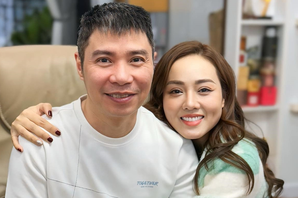 Nhan sắc vợ 3, chăm chồng như chăm em bé của nam NSND xin từ chức Phó Giám đốc Nhà hát kịch Hà Nội- Ảnh 12. Nhan sắc vợ 3, chăm chồng như chăm em bé của nam NSND xin từ chức Phó Giám đốc Nhà hát kịch Hà Nội- Ảnh 12.