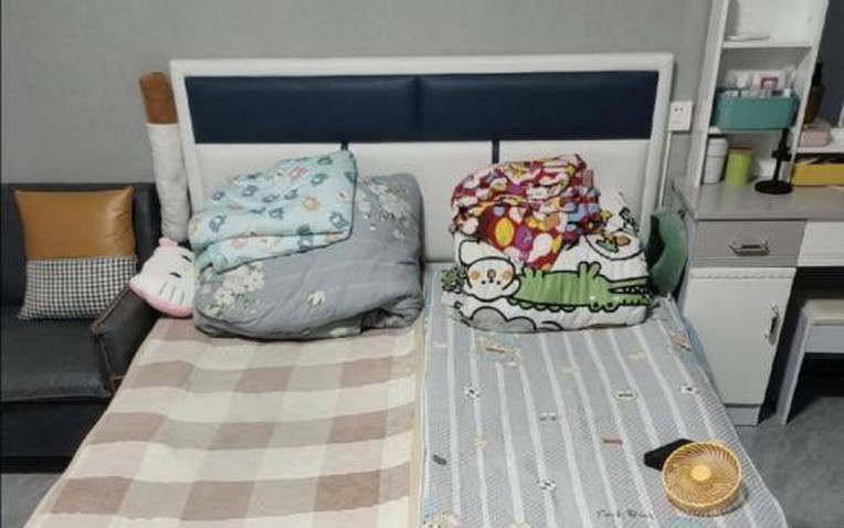 C&uacute; sốc về chiếc giường của bạn trai v&agrave; người lạ ở trong căn ph&ograve;ng 20m2 khi l&ecirc;n th&agrave;nh phố nhập học- Ảnh 1.