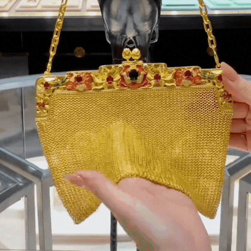 “Rửa mắt” với cuộc sống xa hoa của phú bà U35: Shopping ngọc ngà châu báu, tậu 99 món vàng ròng và biệt phủ cho con gái 3 tuổi!- Ảnh 6.