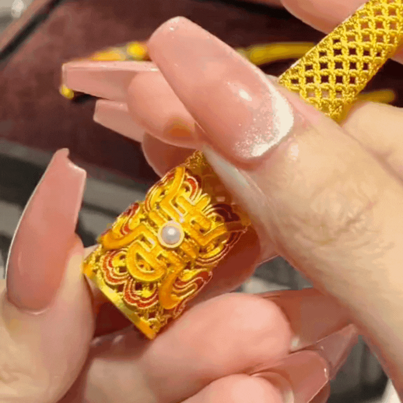 “Rửa mắt” với cuộc sống xa hoa của phú bà U35: Shopping ngọc ngà châu báu, tậu 99 món vàng ròng và biệt phủ cho con gái 3 tuổi!- Ảnh 7.