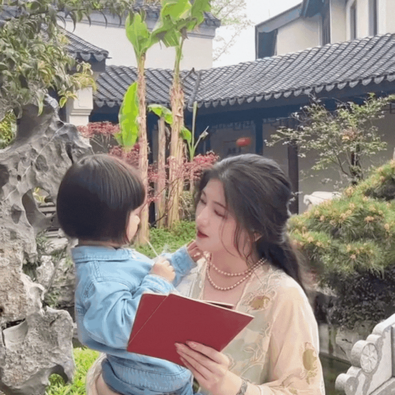 “Rửa mắt” với cuộc sống xa hoa của phú bà U35: Shopping ngọc ngà châu báu, tậu 99 món vàng ròng và biệt phủ cho con gái 3 tuổi!- Ảnh 10.