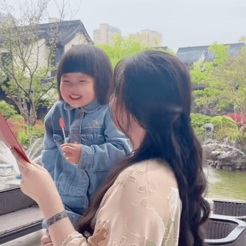 “Rửa mắt” với cuộc sống xa hoa của phú bà U35: Shopping ngọc ngà châu báu, tậu 99 món vàng ròng và biệt phủ cho con gái 3 tuổi!- Ảnh 12.