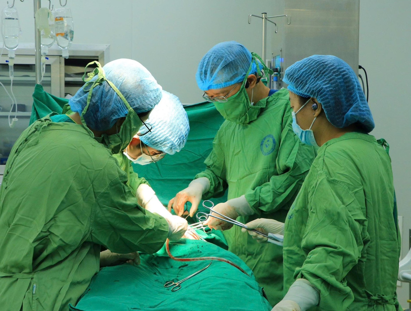 Hi Hữu, Sản Phụ Mắc Ung Thư Vòm Họng Sinh Con Trong Tư Thế Nửa Nằm Nửa Ngồi- Ảnh 2. Hi Hữu, Sản Phụ Mắc Ung Thư Vòm Họng Sinh Con Trong Tư Thế Nửa Nằm Nửa Ngồi- Ảnh 2.