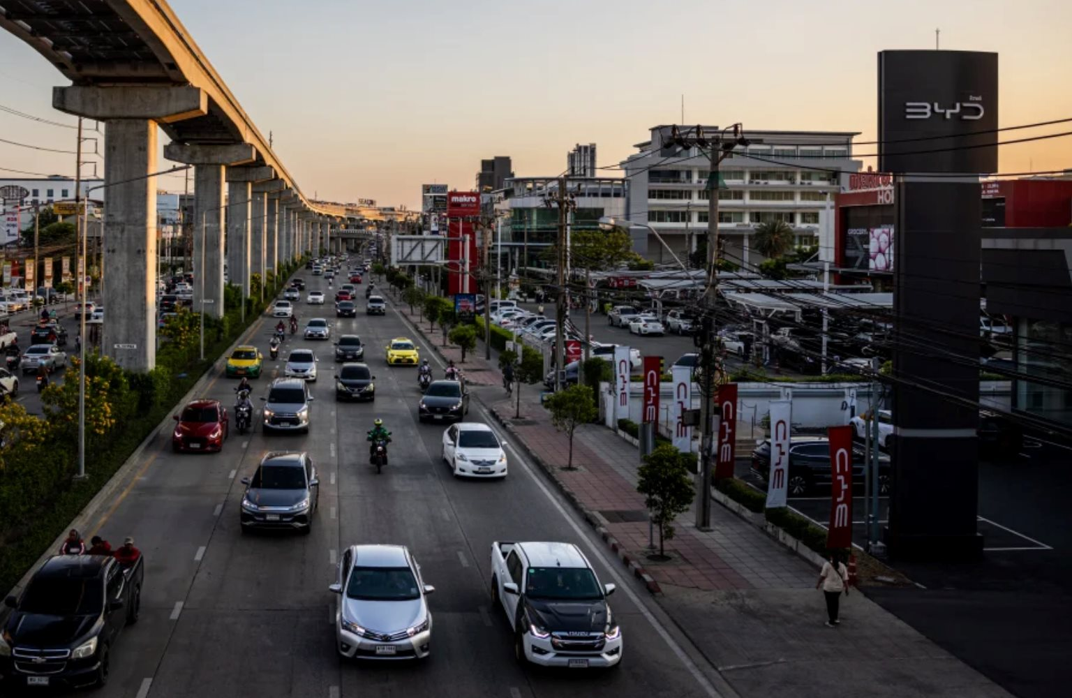 Bi kịch của ngành xe điện Trung Quốc: 200 công ty vật lộn sinh tồn, gần 5 triệu lao động đối diện tương lai bấp bênh- Ảnh 3.