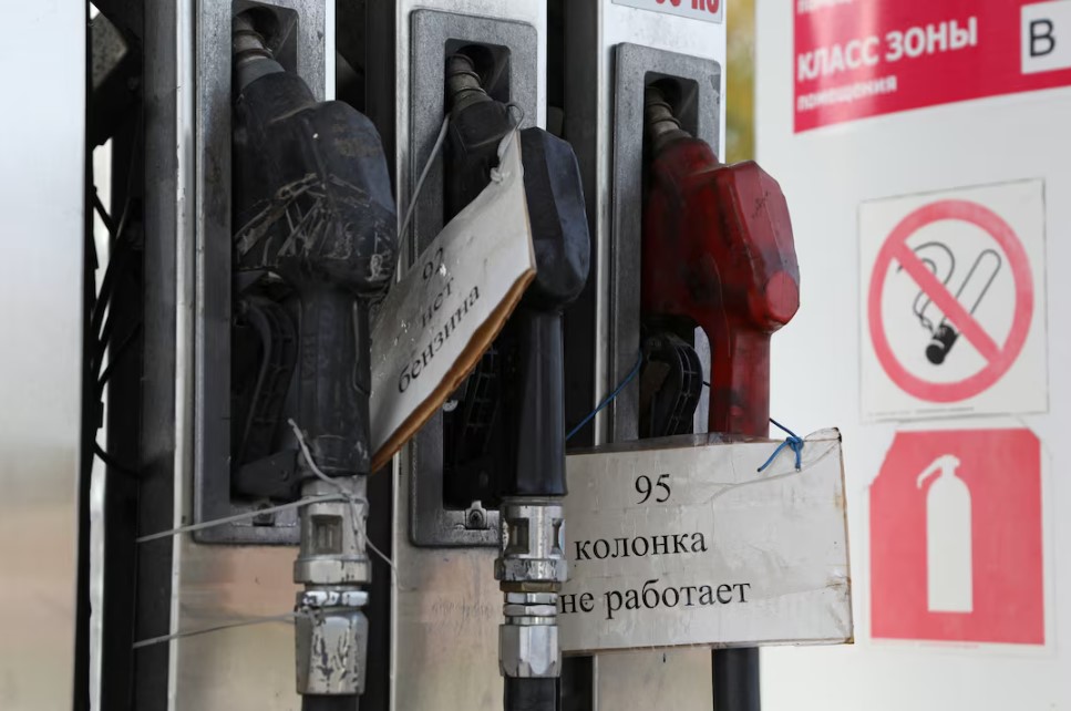 Ô tô xếp hàng dài ở trạm xăng trống rỗng: Nga tìm đồng minh Belarus giữa 'cơn khát'- Ảnh 3.