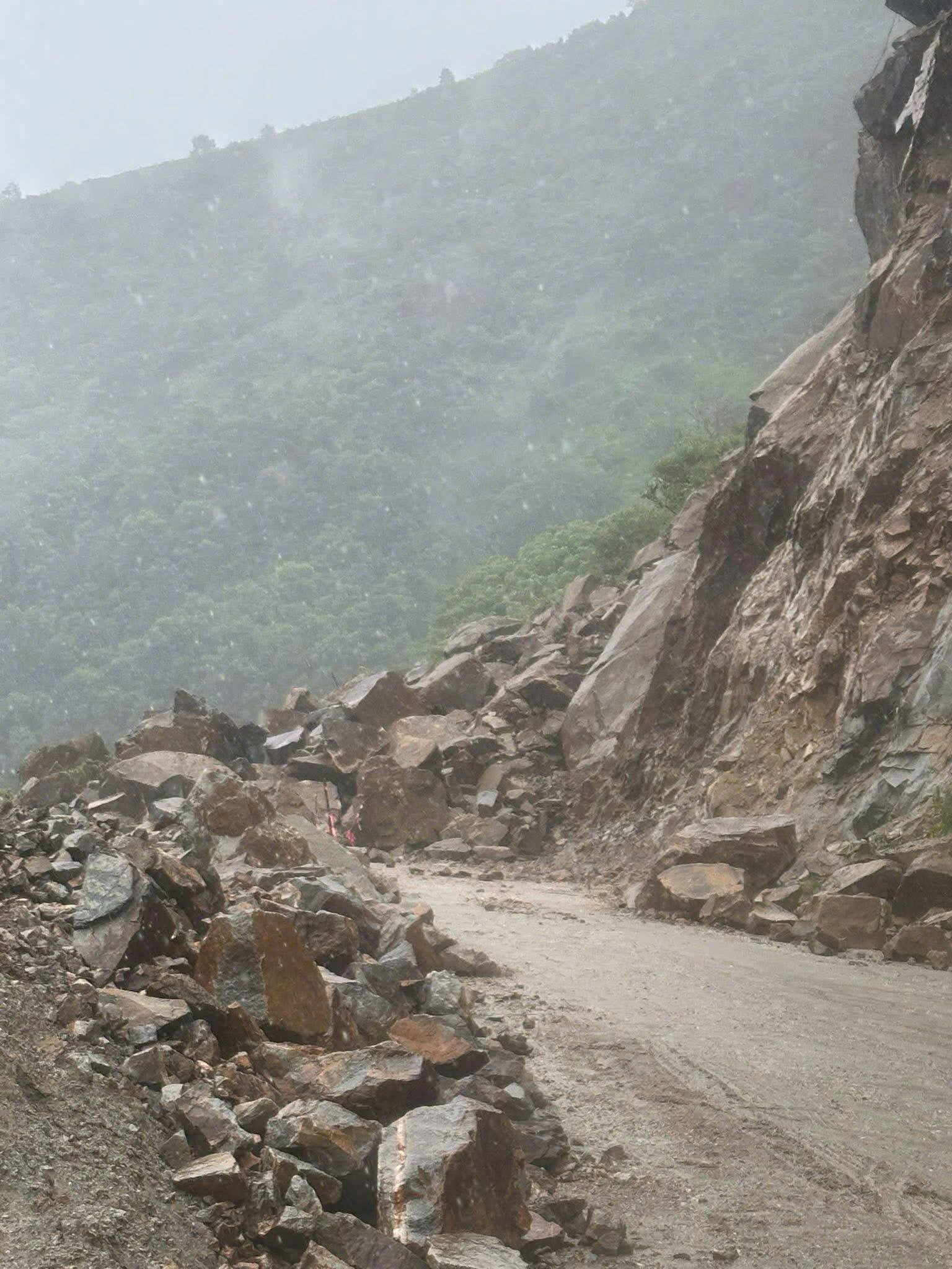 Đã tìm thấy chiếc xe bán tải mất tích, hi vọng một phép màu với 3 nạn nhân bên trong- Ảnh 9.