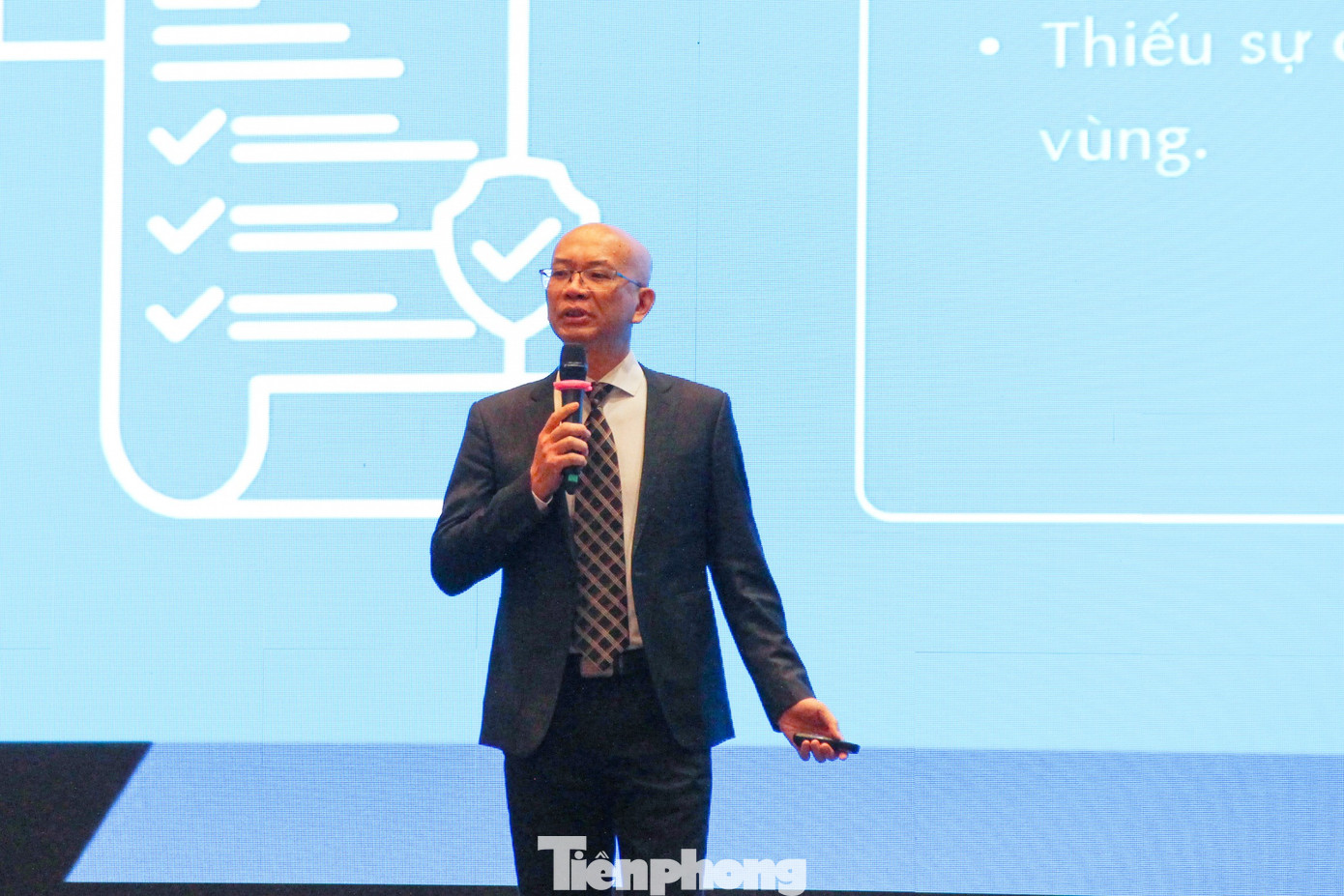 Logistics xanh là 'cú hích' chính sách đối với xuất nhập khẩu miền Trung- Ảnh 5.